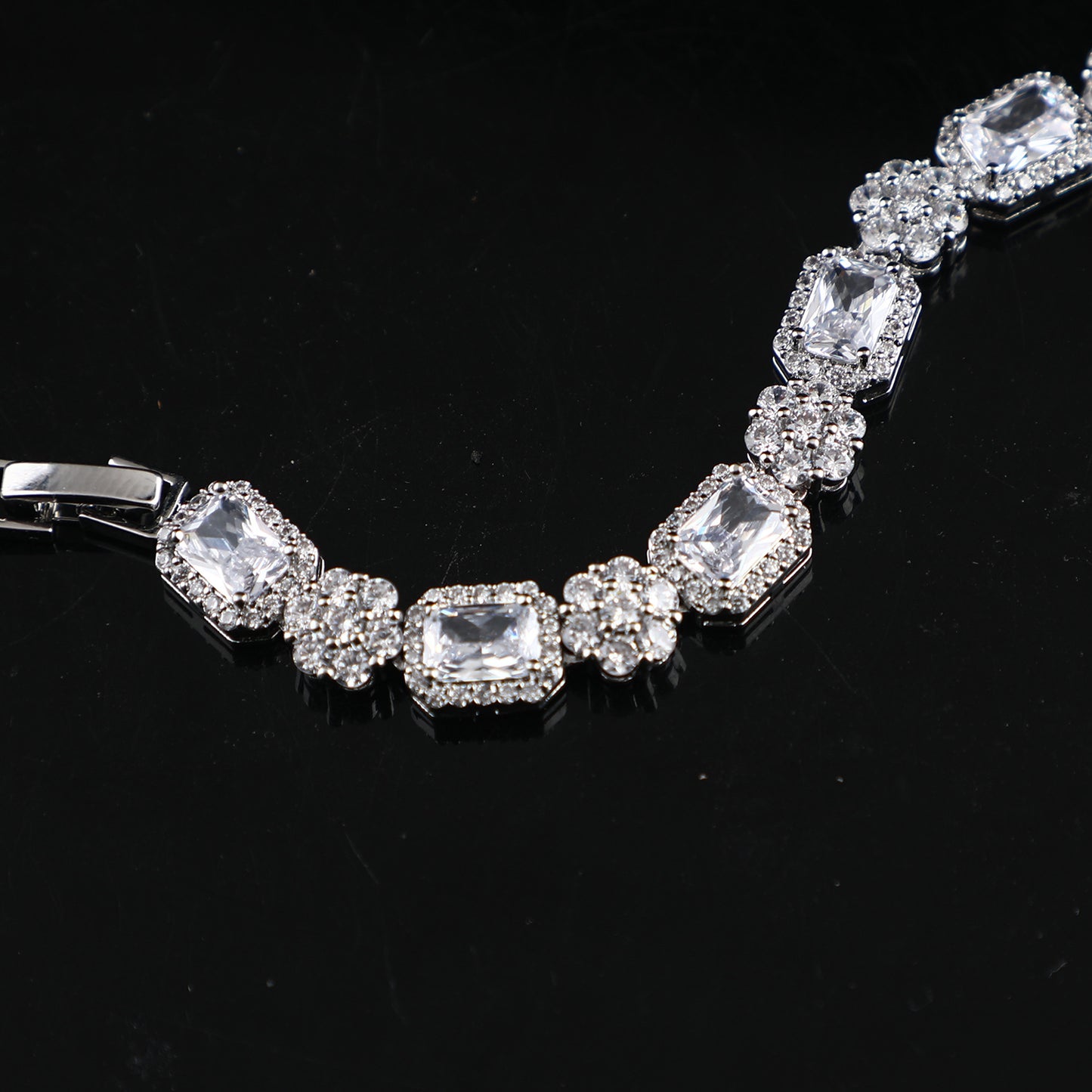 Copper Material Real White Gold Full Zircon Claw Chain Bracelet